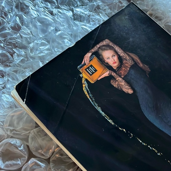 Vintage Chanel Magazine Number 1
167 pages of sophisticated fashion coverage - Picture 9 of 12